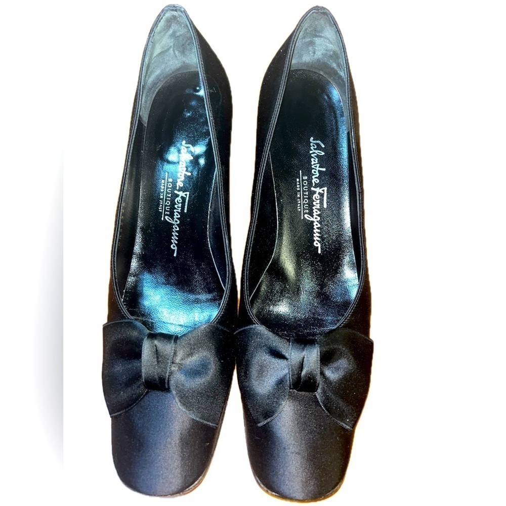Salvatore Ferragamo Boutique Made in Italy Women’s Satin Bow Heels Size 7B Black